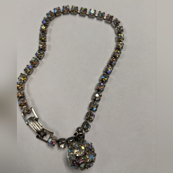 EVC 4 PRONGED AB CRYSTALS CHARM BRACELET UNSIGNED WEISS - Picture 2 of 11